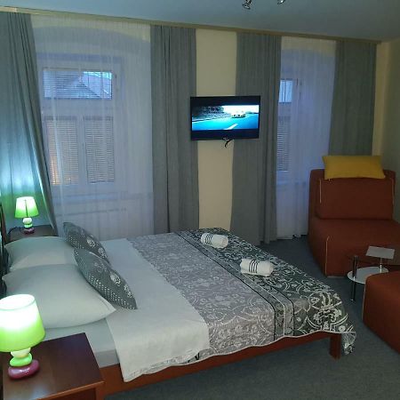 Elg Rooms Postojna Bagian luar foto