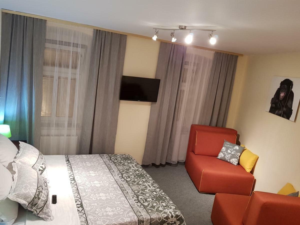 Elg Rooms Postojna Bagian luar foto