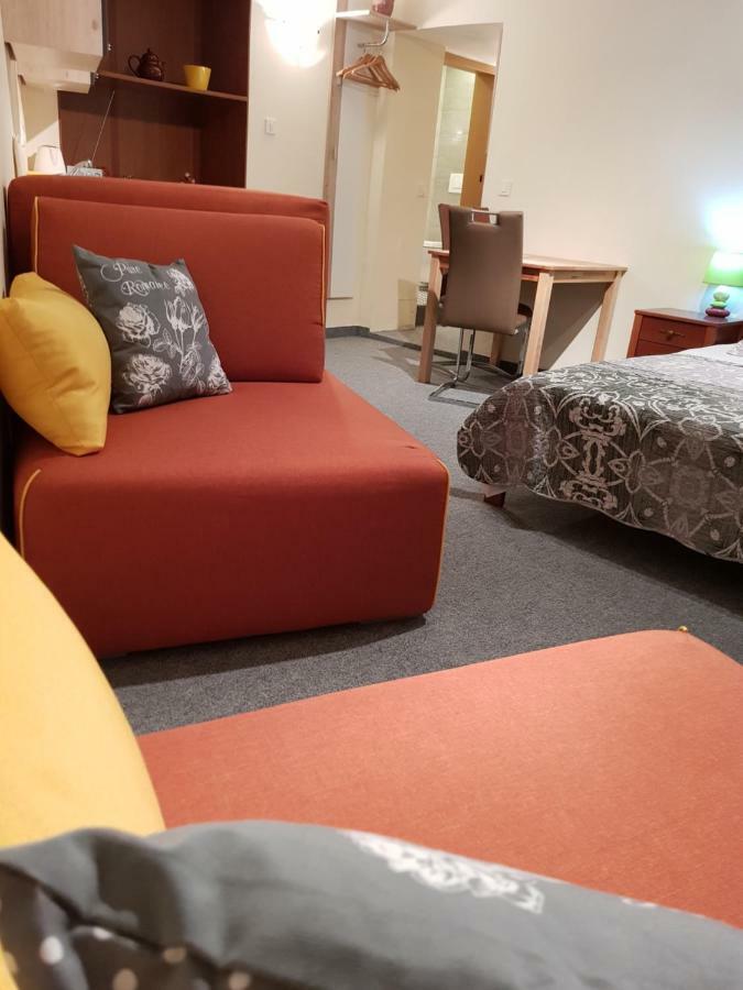 Elg Rooms Postojna Bagian luar foto