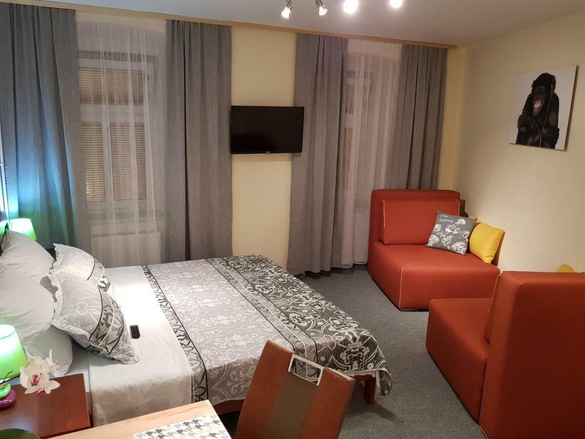 Elg Rooms Postojna Bagian luar foto