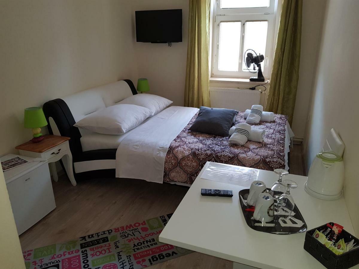 Elg Rooms Postojna Bagian luar foto