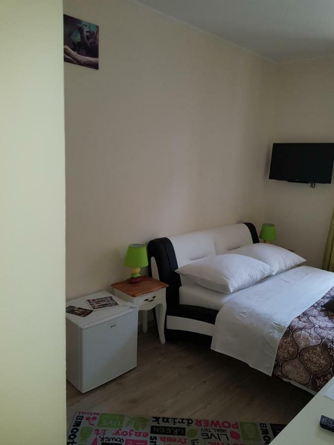 Elg Rooms Postojna Bagian luar foto