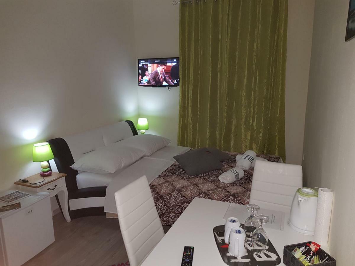 Elg Rooms Postojna Bagian luar foto
