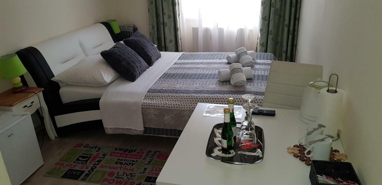 Elg Rooms Postojna Bagian luar foto