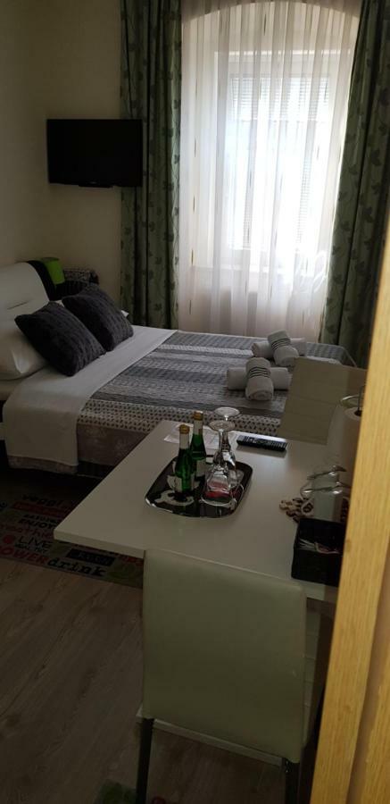 Elg Rooms Postojna Bagian luar foto