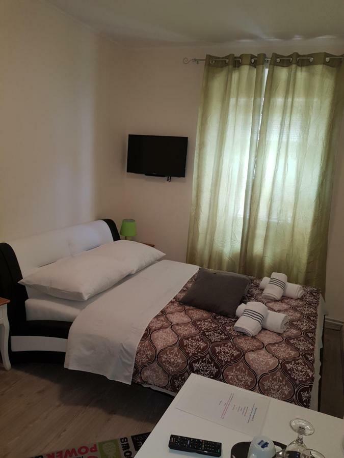 Elg Rooms Postojna Bagian luar foto