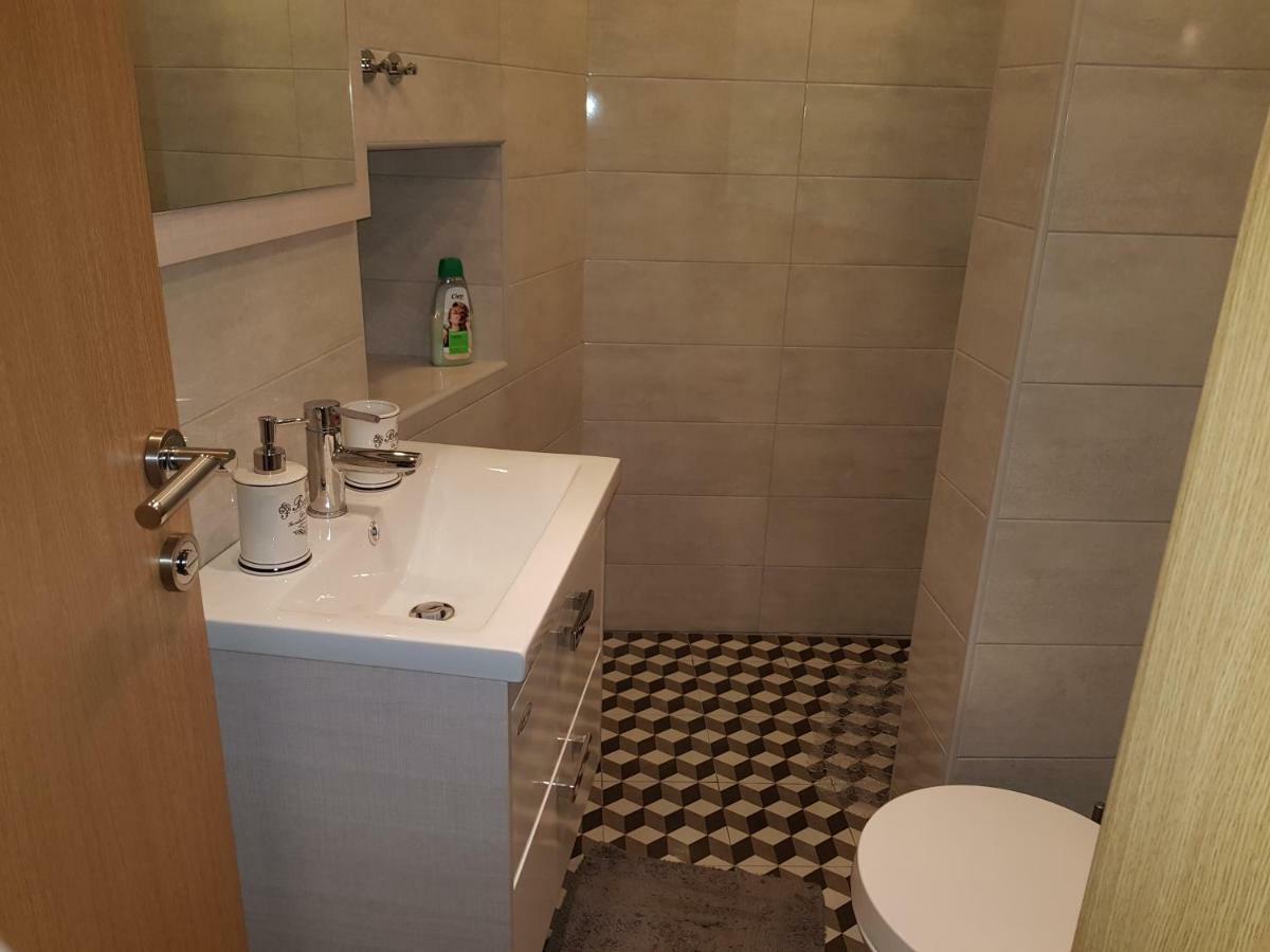 Elg Rooms Postojna Bagian luar foto
