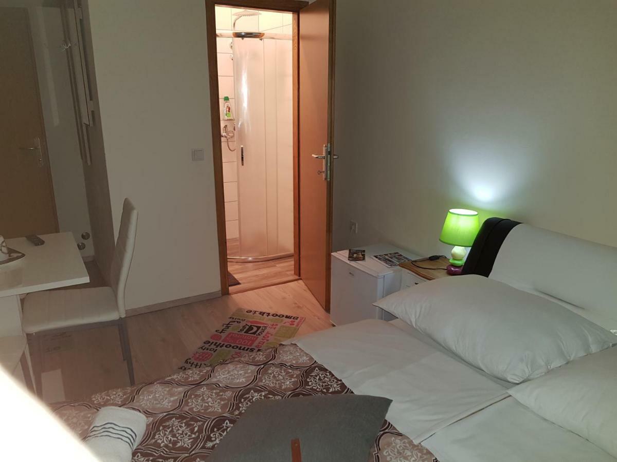 Elg Rooms Postojna Bagian luar foto