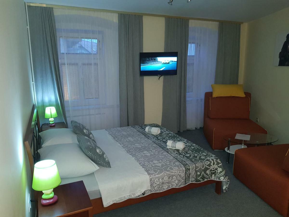 Elg Rooms Postojna Bagian luar foto