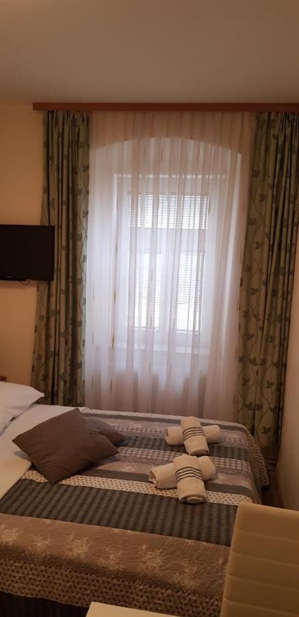 Elg Rooms Postojna Bagian luar foto